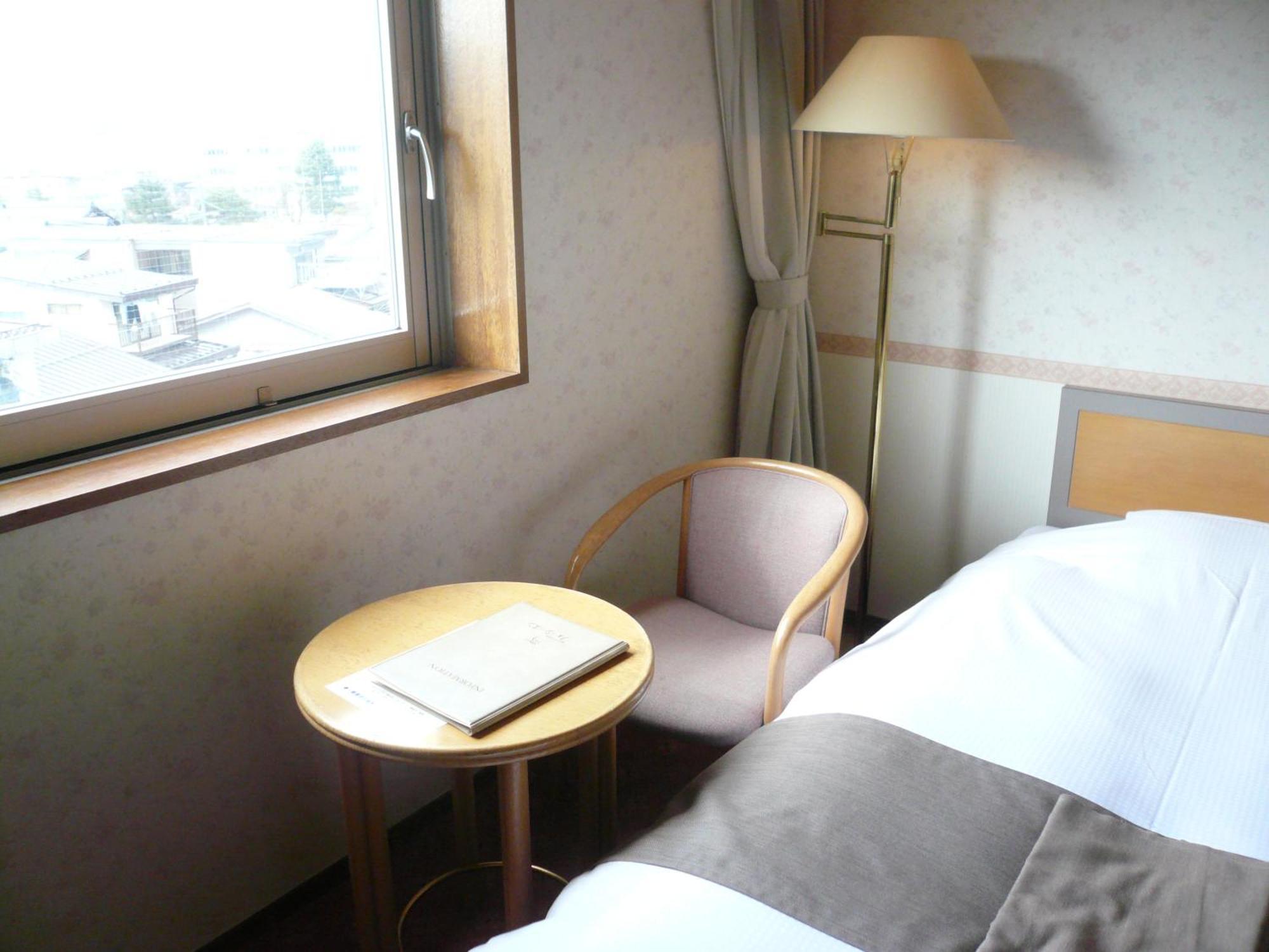 Takayama City Hotel Four Seasons Extérieur photo