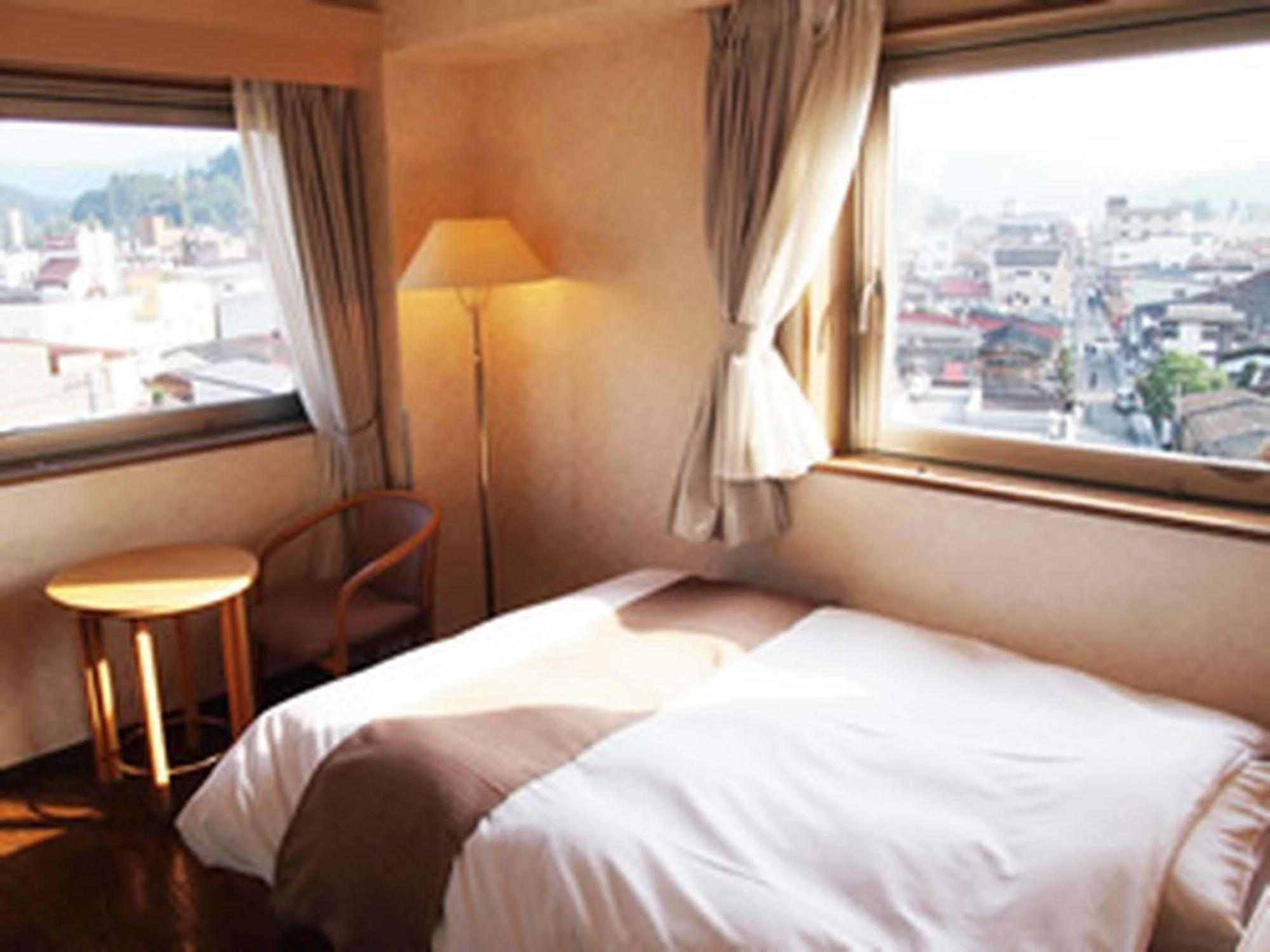Takayama City Hotel Four Seasons Extérieur photo