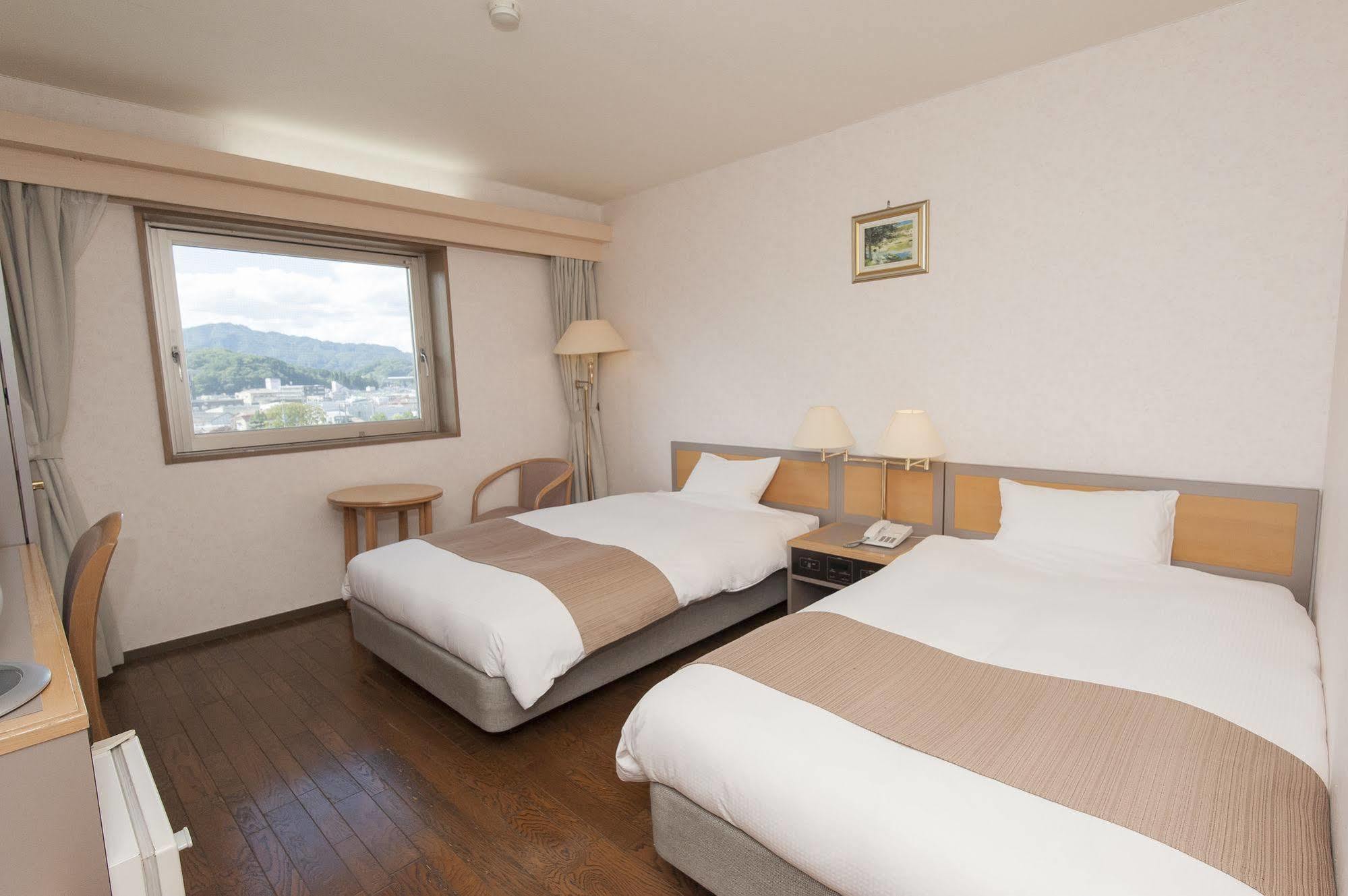 Takayama City Hotel Four Seasons Extérieur photo