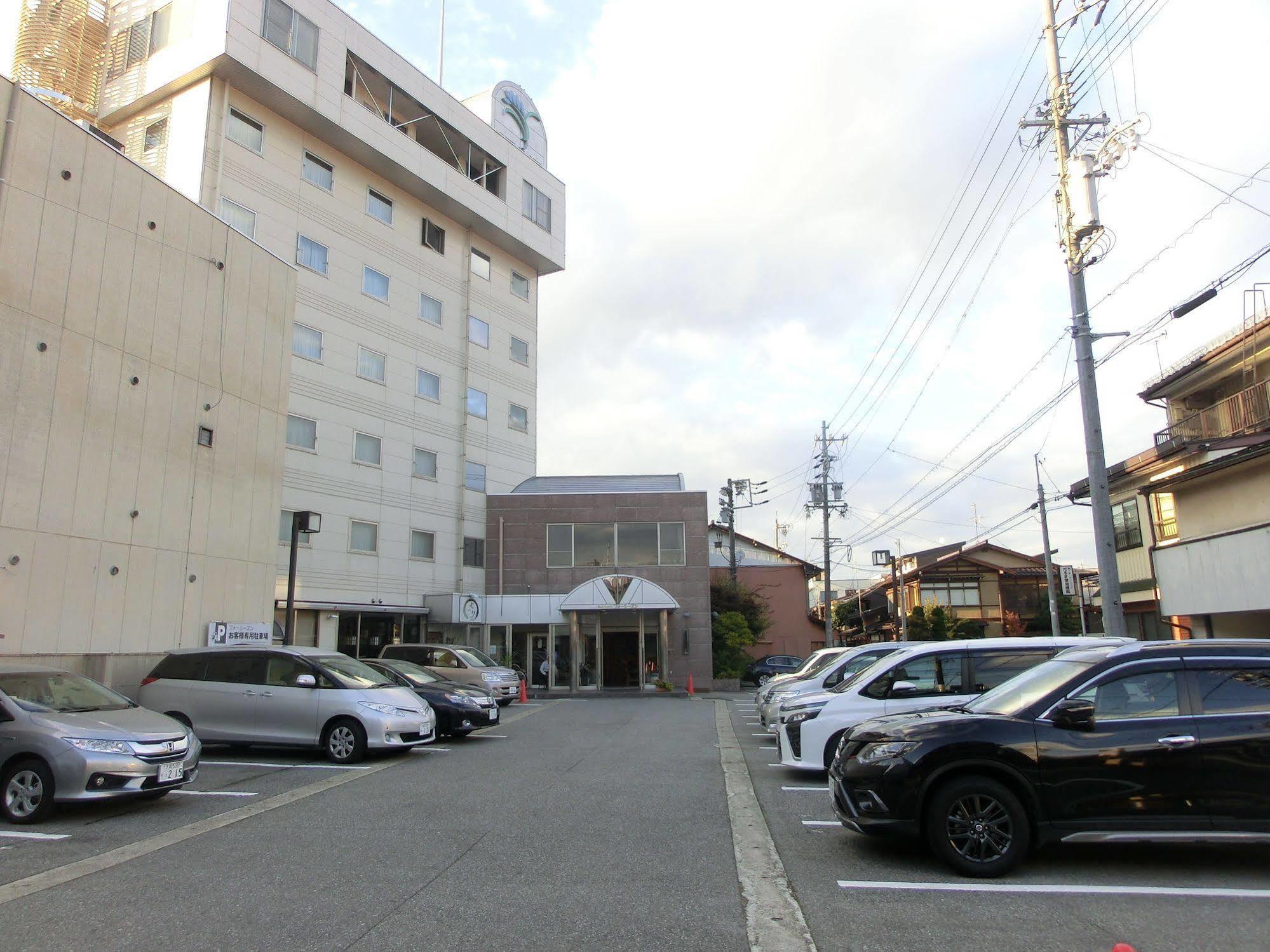 Takayama City Hotel Four Seasons Extérieur photo