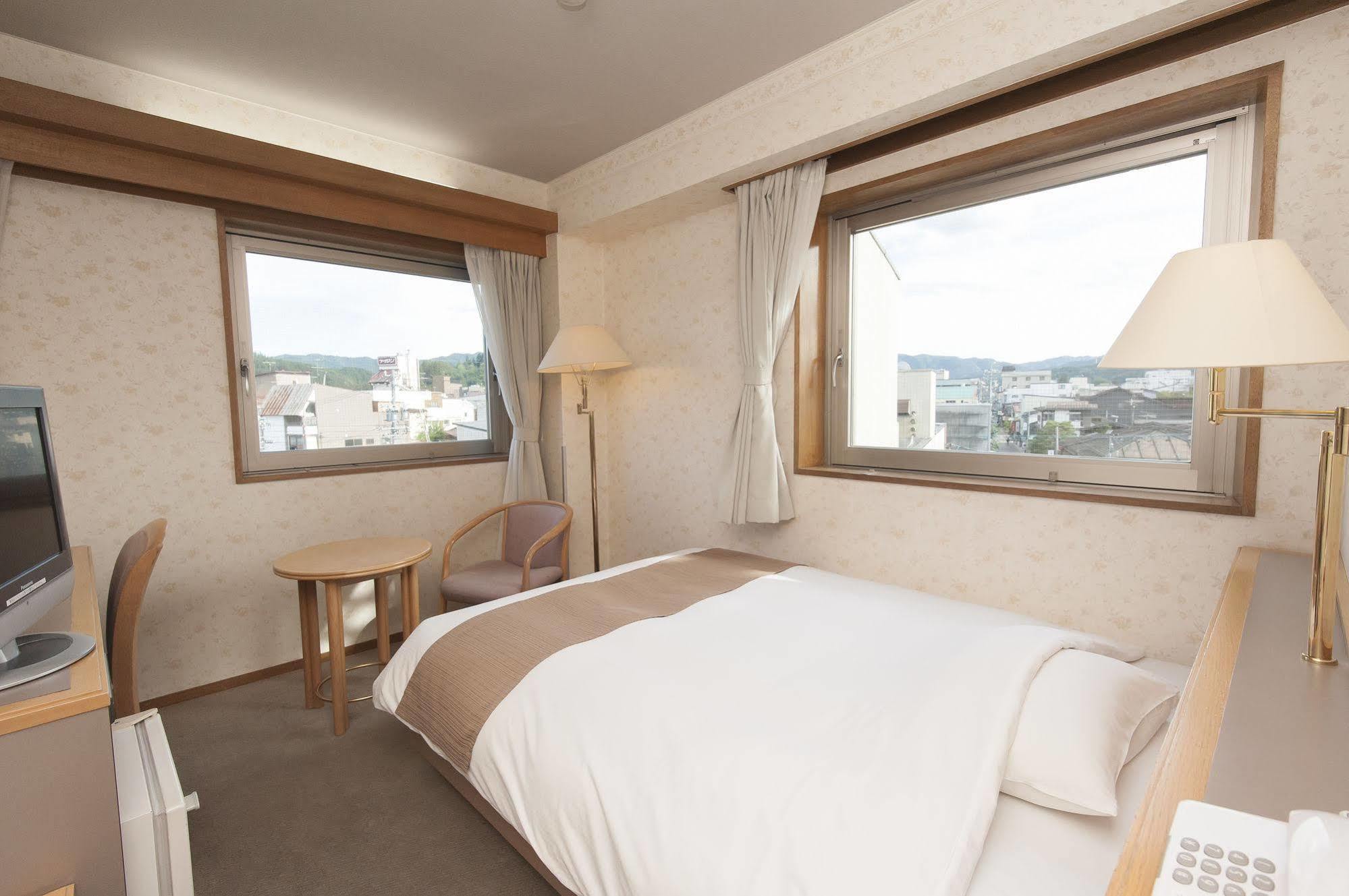 Takayama City Hotel Four Seasons Extérieur photo